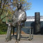 Standbeeld op Bertolt-Brecht-Platz in Berlijn